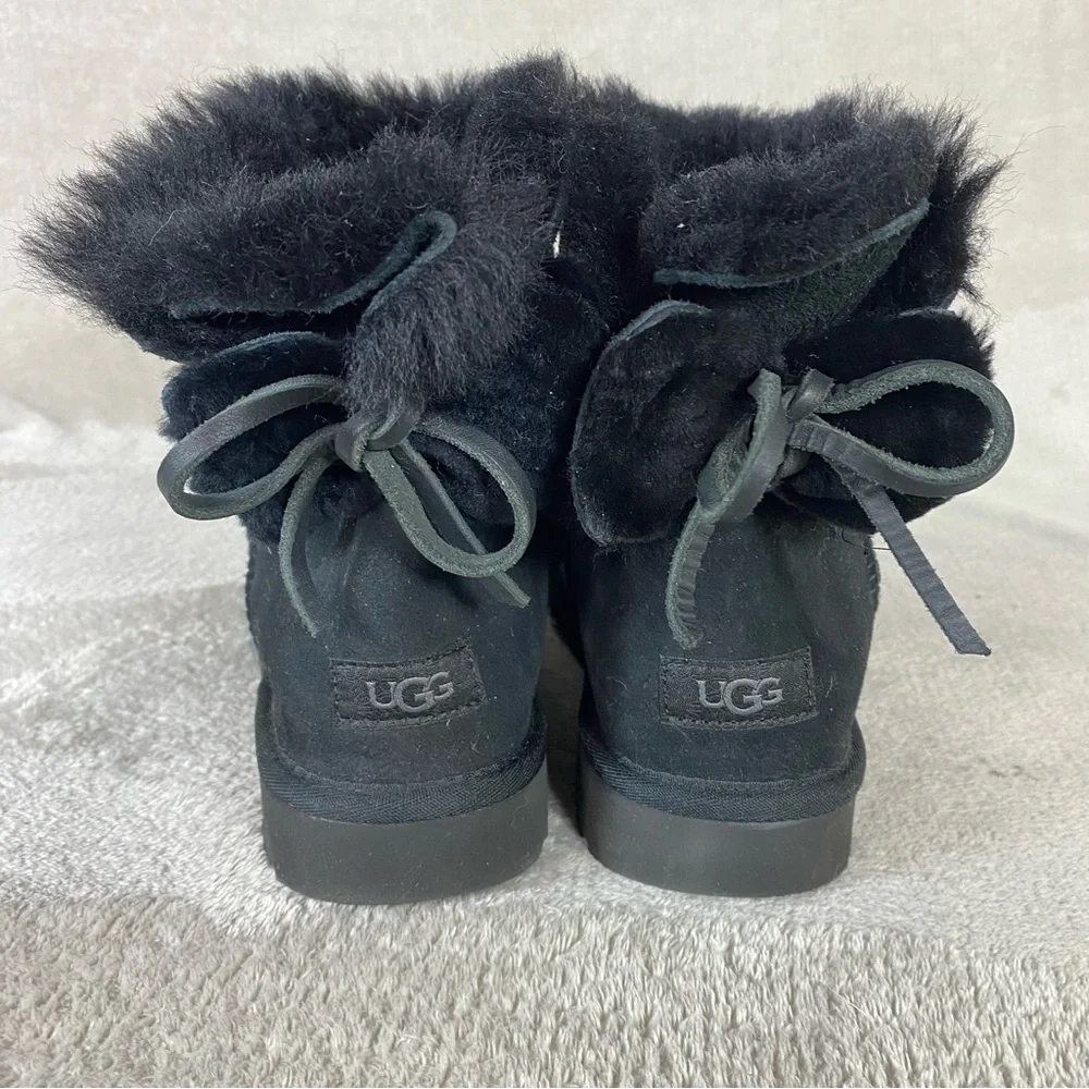 UGG Classic Mini Double Bow‎ Boots Womens Size 10 Black Sheepskin Suede *READ*